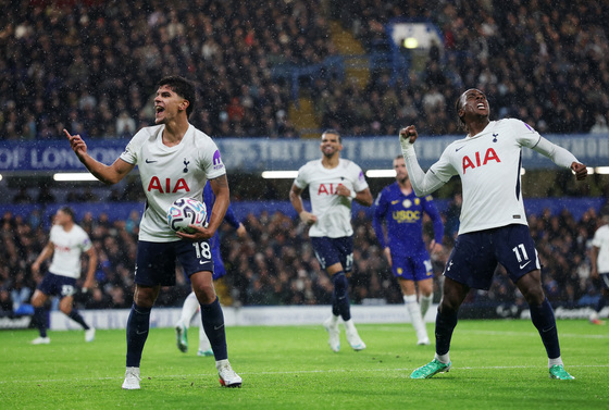 EPL 토트넘, 'GK 자책골' 첼시 제압…6연속 무승 뒤 2연승