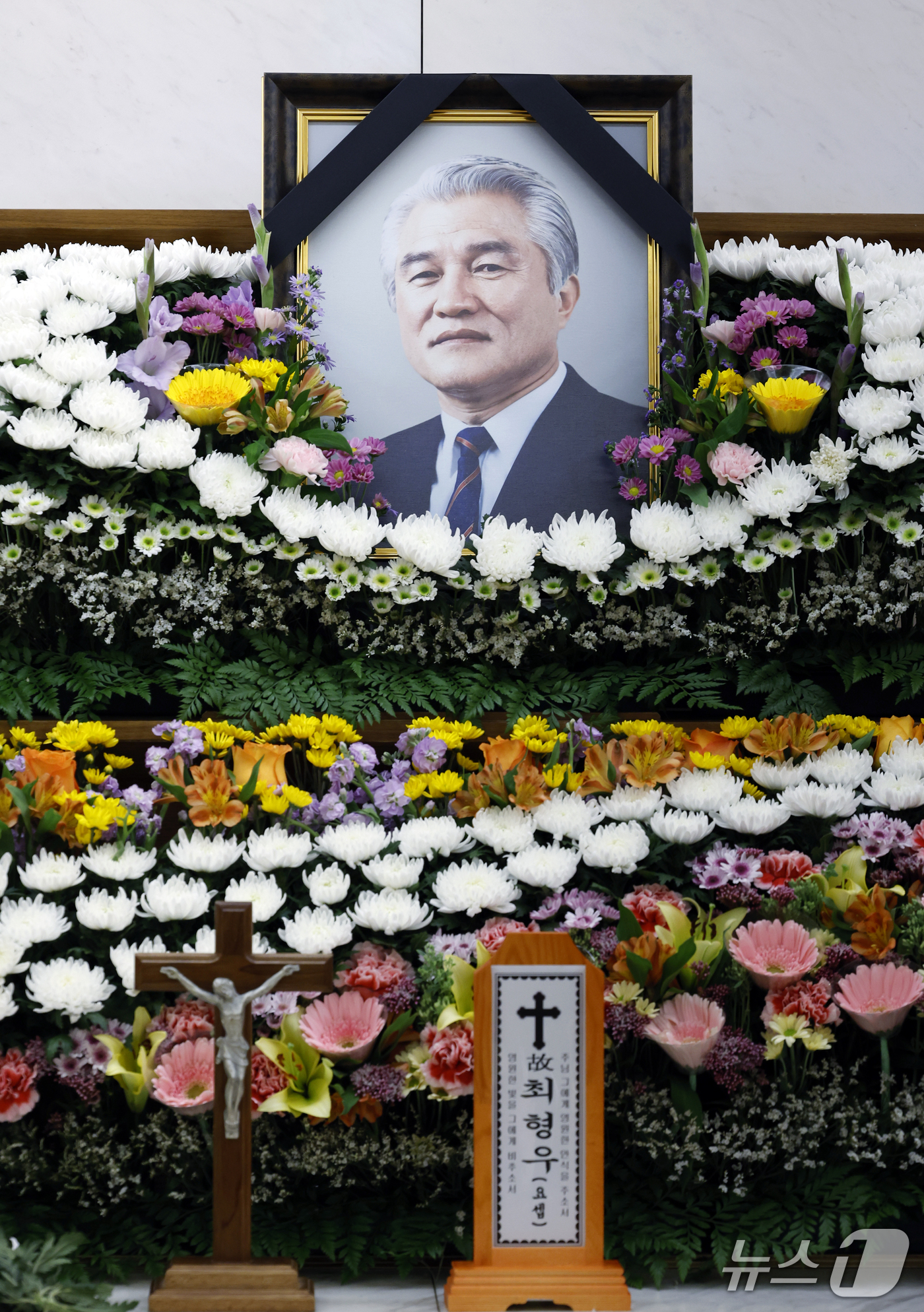(서울=뉴스1) 박정호 기자 = 25일 오전 서울시 강남구 양재대로 삼성서울병원 장례식장에 김영삼 전 대통령 최측근이자 상도동계 핵심 인사인 최형우 전 내무부 장관 빈소가 마련되어 …