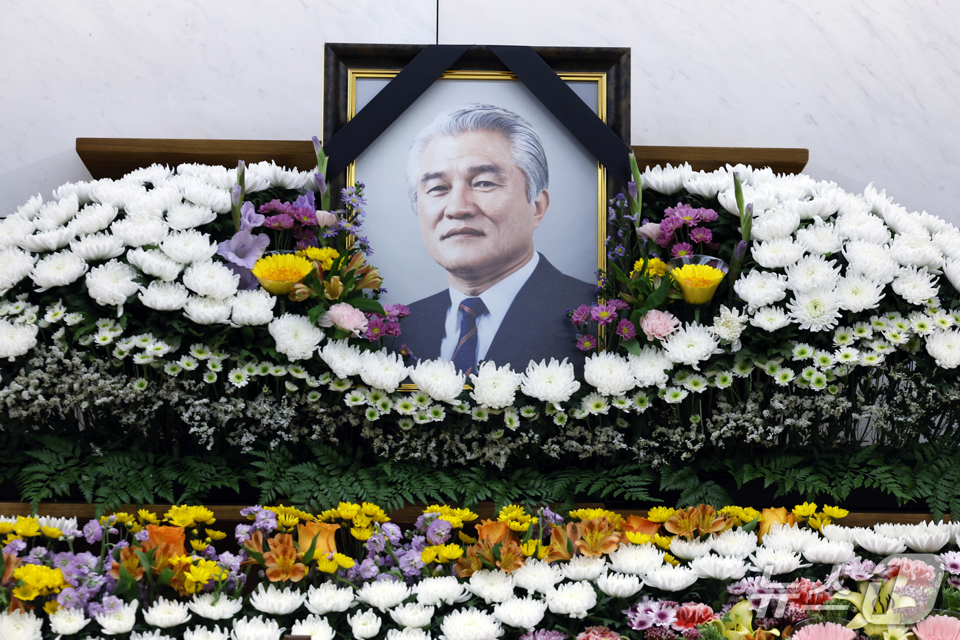 (서울=뉴스1) 박정호 기자 = 25일 오전 서울시 강남구 양재대로 삼성서울병원 장례식장에 김영삼 전 대통령 최측근이자 상도동계 핵심 인사인 최형우 전 내무부 장관 빈소가 마련되어 …