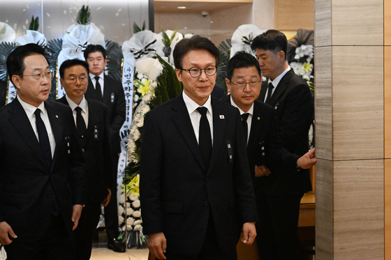 김민석, 최형우 전 장관 빈소 조문…"민주화 뿌리 이어가도록 여야 성찰"