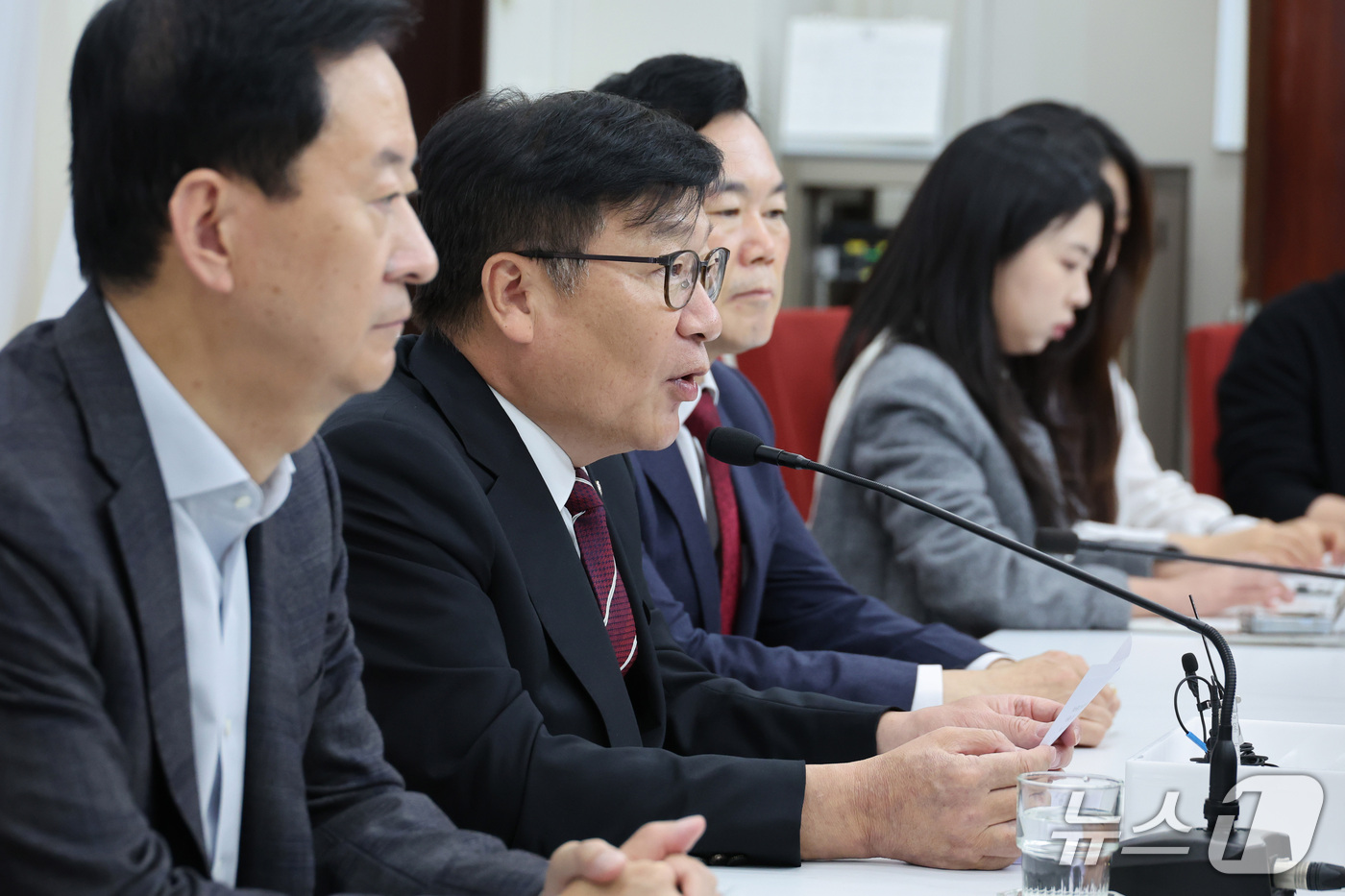 (서울=뉴스1) 신웅수 기자 = 정점식 국민의힘 원내대표가 25일 서울 여의도 국회에서 국정감사 현안 관련 기자간담회를 하고 있다. 2026.10.25/뉴스1