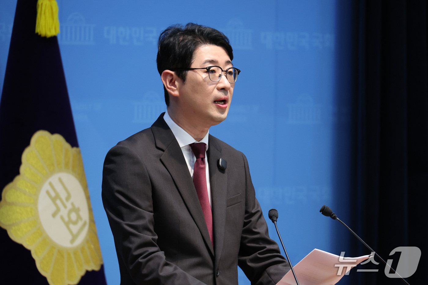 (서울=뉴스1) 신웅수 기자 = 주진우 국민의힘 의원이 25일 서울 여의도 국회 소통관에서 선관위 추가 부정행위 적발 기자회견을 하고 있다.주 의원은 지난 22대 국회의원 선거에서 …