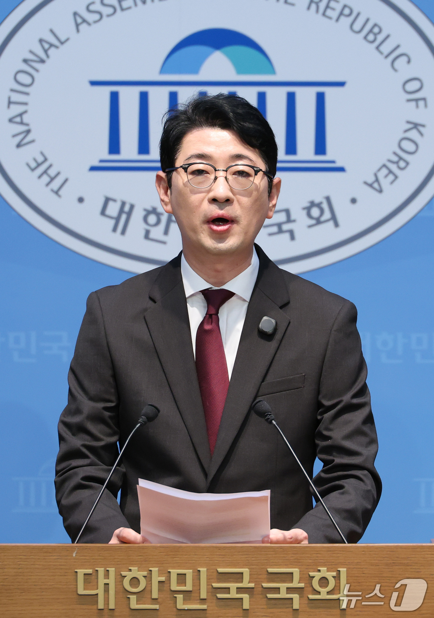 (서울=뉴스1) 신웅수 기자 = 주진우 국민의힘 의원이 25일 서울 여의도 국회 소통관에서 선관위 추가 부정행위 적발 기자회견을 하고 있다.주 의원은 지난 22대 국회의원 선거에서 …