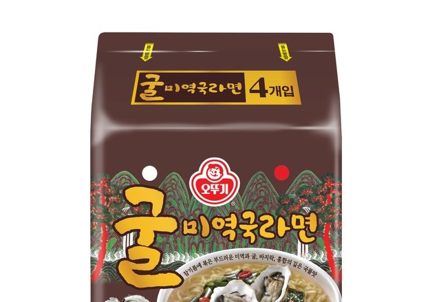 롯데마트·슈퍼, 오뚜기와 손잡고 '굴미역국라면' 단독 출시