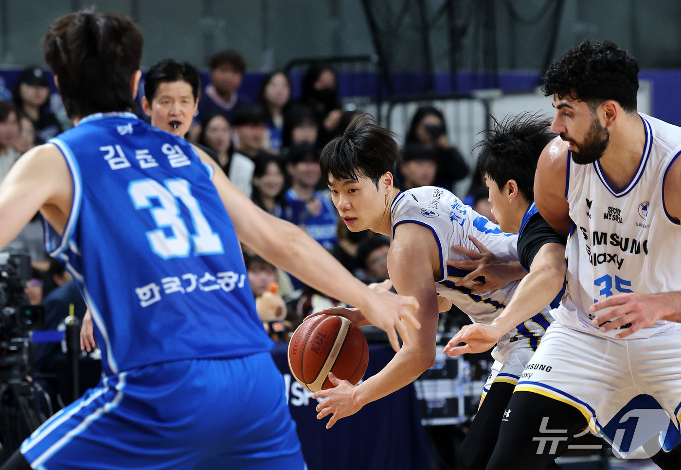 (대구=뉴스1) 박지혜 기자 = 25일 오후 대구 북구 대구실내체육관에서 열린 2026-27 KCC 프로농구 대구 한국가스공사와 서울 삼성의 경기에서 삼성 한호빈이 공격을 시도하고 …