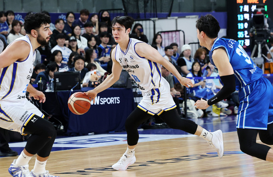 돌파하는 이근휘