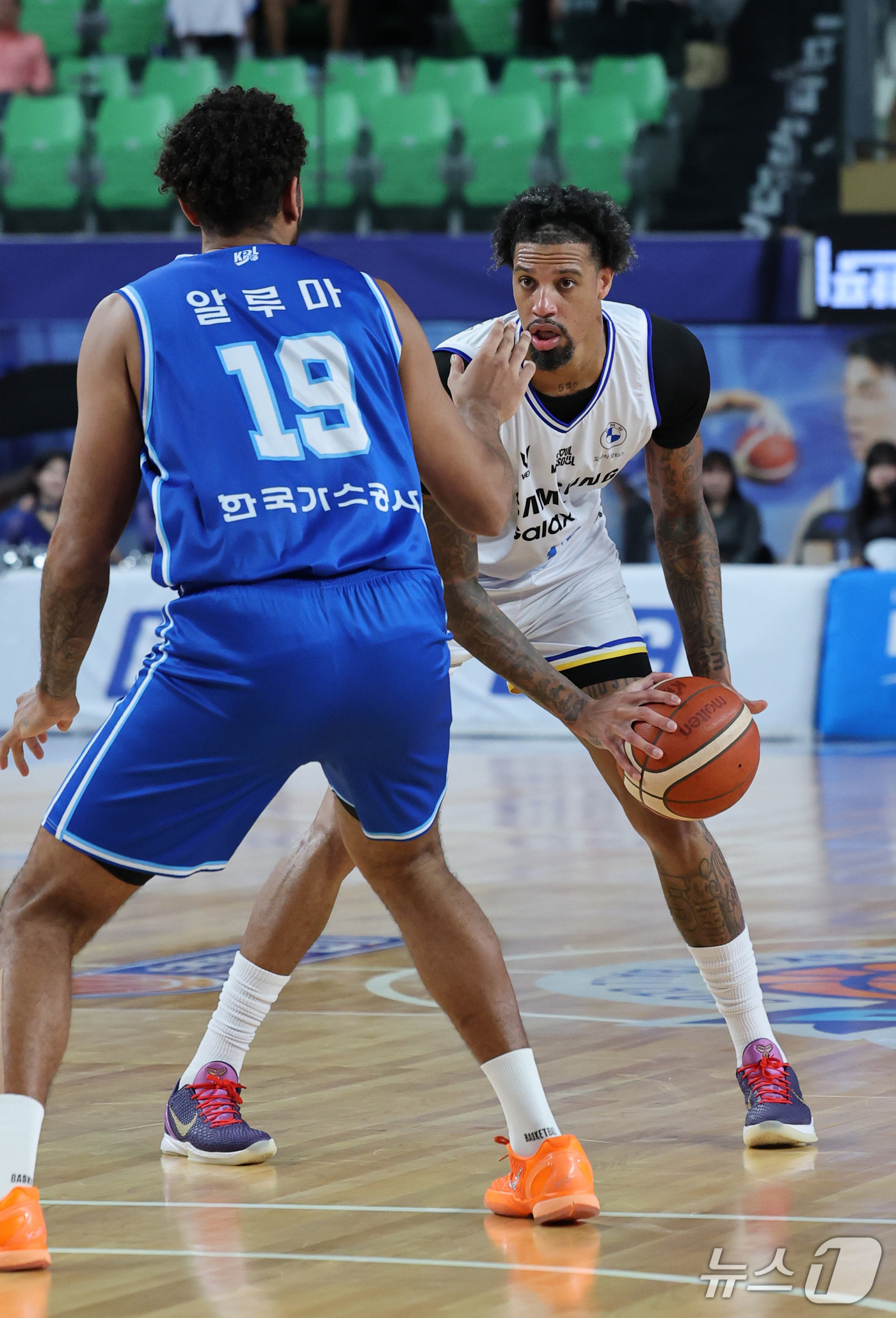 (대구=뉴스1) 박지혜 기자 = 25일 오후 대구 북구 대구실내체육관에서 열린 2026-27 KCC 프로농구 대구 한국가스공사와 서울 삼성의 경기에서 삼성 맥컬러가 돌파를 시도하고 …