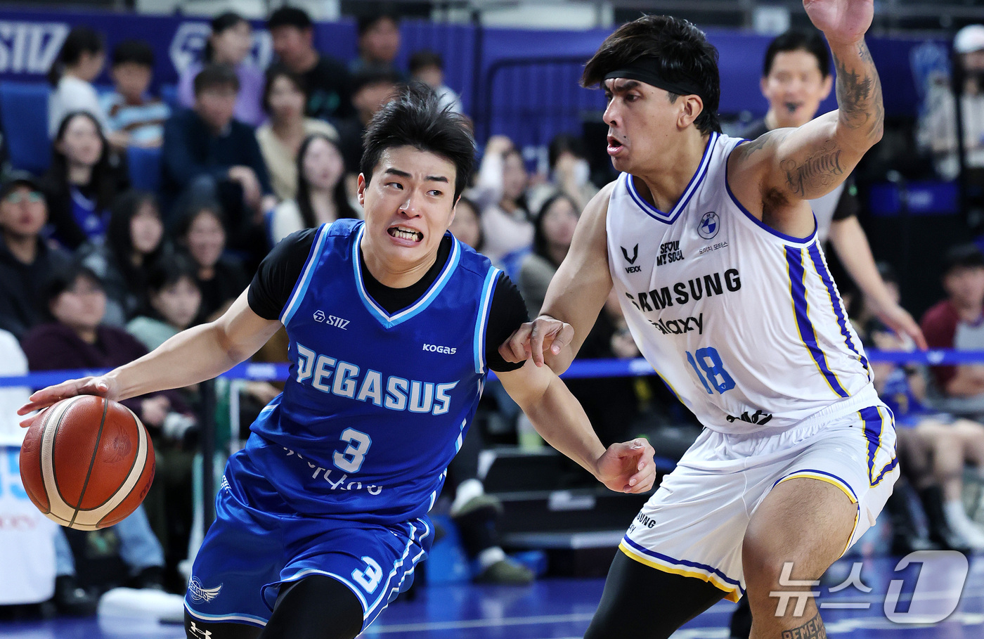 (대구=뉴스1) 박지혜 기자 = 25일 오후 대구 북구 대구실내체육관에서 열린 2026-27 KCC 프로농구 대구 한국가스공사와 서울 삼성의 경기에서 한국가스공사 정성우가 돌파를 …