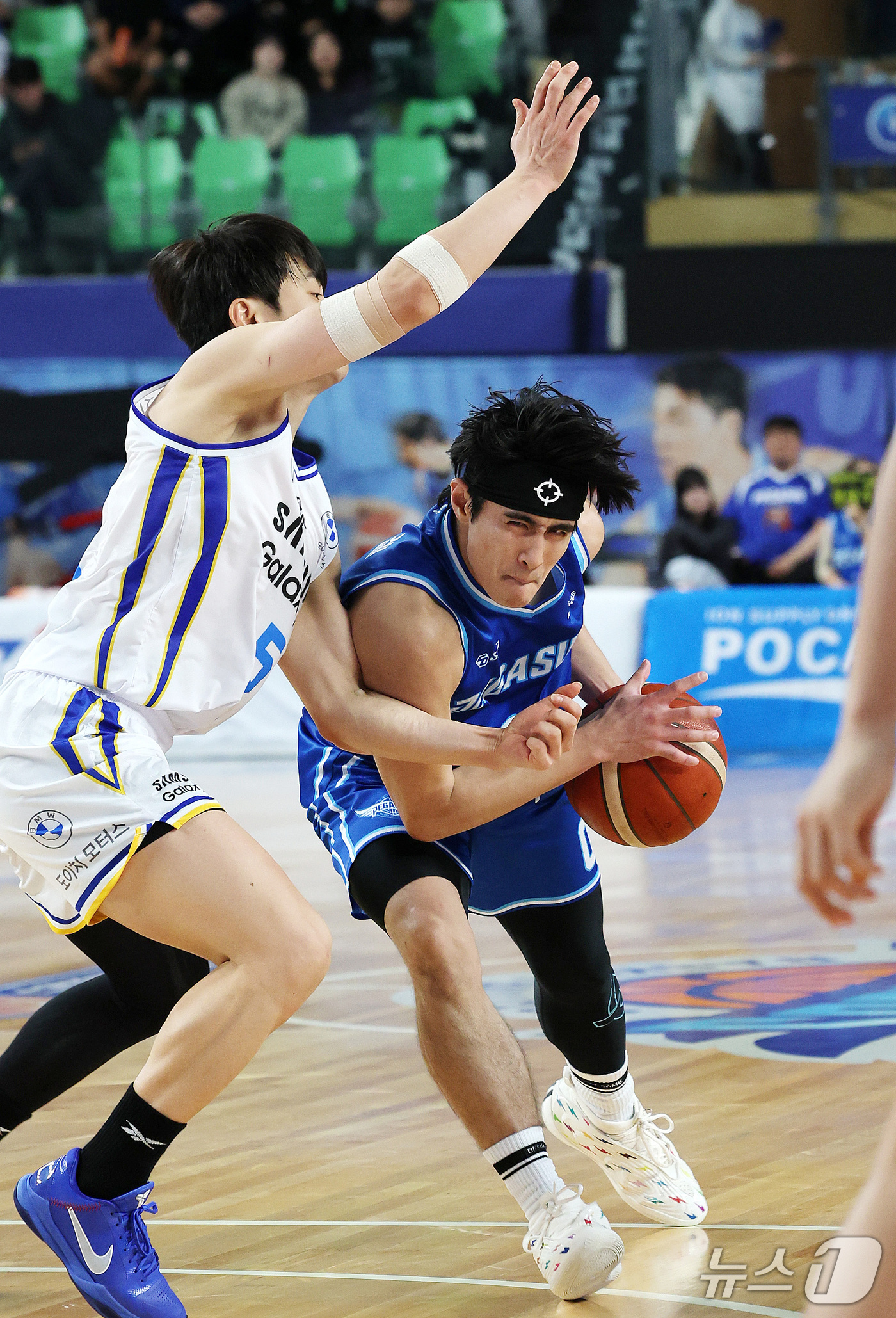 (대구=뉴스1) 박지혜 기자 = 25일 오후 대구 북구 대구실내체육관에서 열린 2026-27 KCC 프로농구 대구 한국가스공사와 서울 삼성의 경기에서 한국가스공사 벨란겔이 돌파를 …