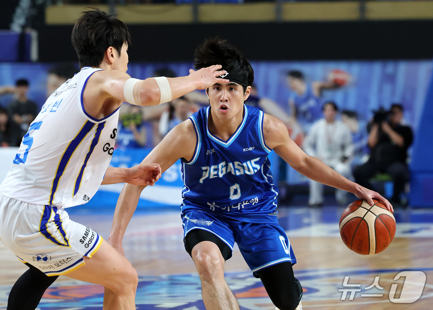 (대구=뉴스1) 박지혜 기자 = 25일 오후 대구 북구 대구실내체육관에서 열린 2026-27 KCC 프로농구 대구 한국가스공사와 서울 삼성의 경기에서 한국가스공사 벨란겔이 돌파를 …