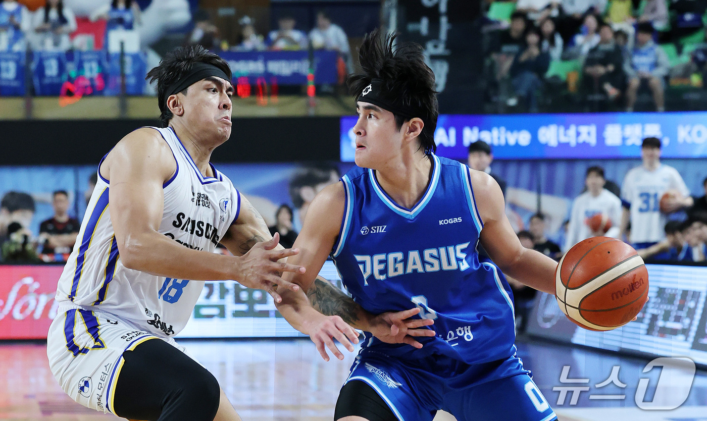 (대구=뉴스1) 박지혜 기자 = 25일 오후 대구 북구 대구실내체육관에서 열린 2026-27 KCC 프로농구 대구 한국가스공사와 서울 삼성의 경기에서 한국가스공사 벨란겔이 돌파를 …