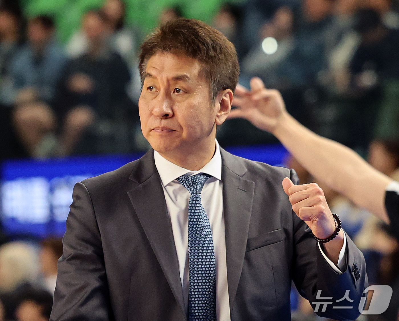 (대구=뉴스1) 박지혜 기자 = 25일 오후 대구 북구 대구실내체육관에서 열린 2026-27 KCC 프로농구 대구 한국가스공사와 서울 삼성의 경기에서 김상식 삼성 감독이 득점에 성 …