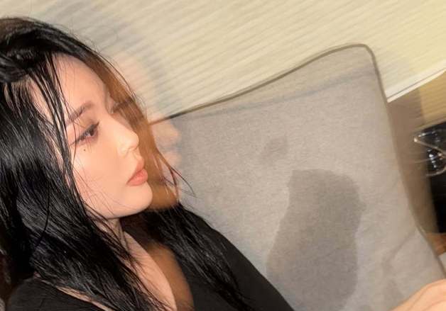 홍진영, 안전벨트 논란 사전 차단…"잠시 휴게소, 움직이는 차 아냐"