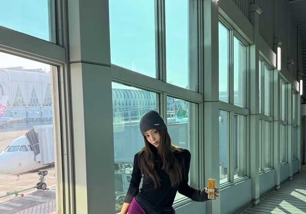 티아라 효민, 여전한 아이돌 아우라…세련미 넘치는 공항 패션 [N샷]