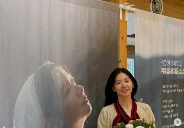 55세 이영애, '생얼' 자신감 가질만 하네…주름 하나 없이 청초한 미모 [N샷]