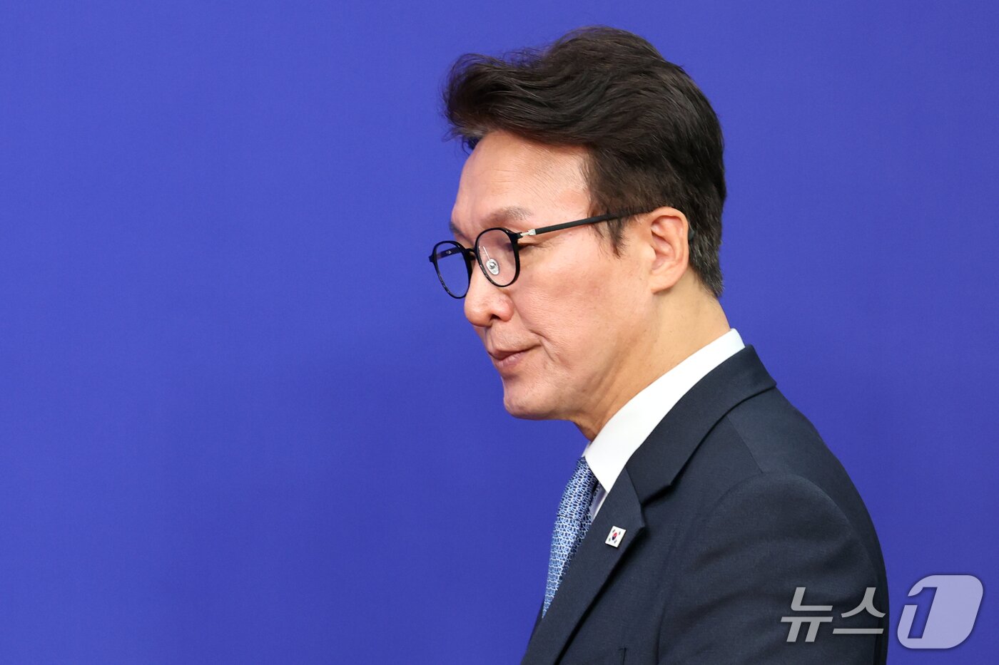 본문 이미지 - 김민석 더불어민주당 대표가 26일 오전 서울 여의도 국회에서 열린 최고위원회의에 참석하고 있다. 2026.10.26 ⓒ 뉴스1 황기선 기자