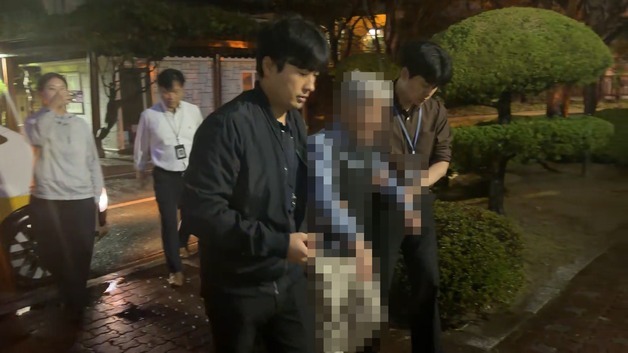 마약 5.4톤 운반하고 22년간 가나 도피 생활… 80대 국내 송환
