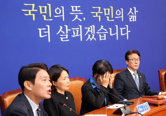 한민수 최고위원 발언 듣는 김민석·최민희