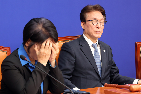한민수 최고위원 발언 듣는 김민석·최민희