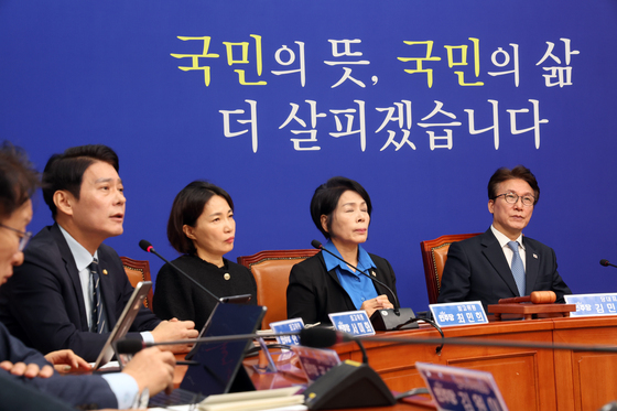 한민수 최고위원 발언 듣는 김민석·최민희