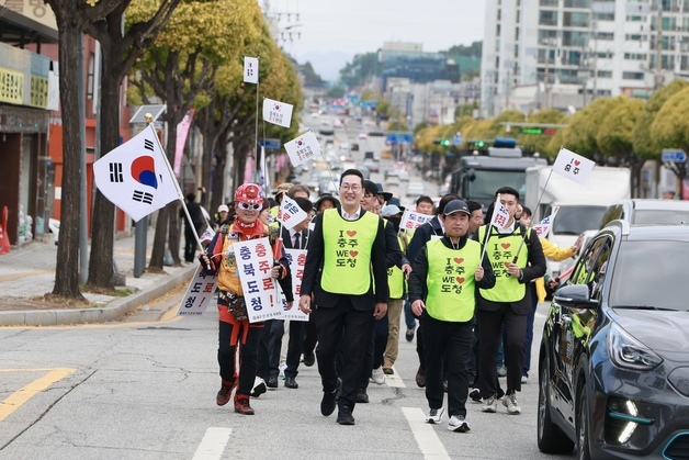 "당위성 알린다"…이동석 시장, 충북도청 충주 환원 도보 대장정 시작