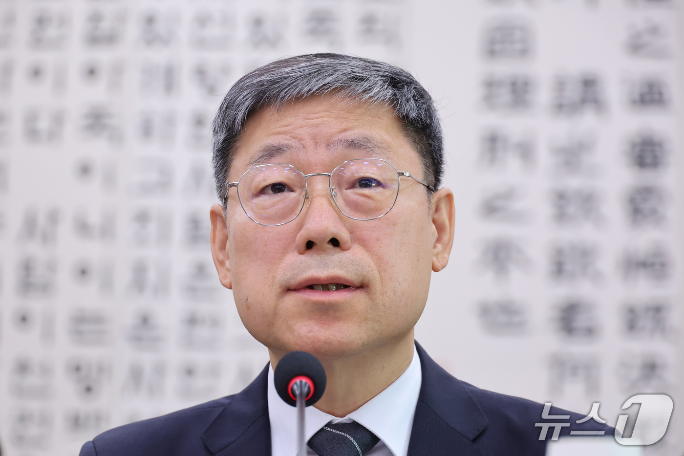 (서울=뉴스1) 신웅수 기자 = 노경필 법원행정처장이 26일 서울 여의도 국회에서 열린 법제사법위원회의 법무부 등에 대한 종합감사에서 의원 질의에 답변하고 있다. 2026.10.2 …