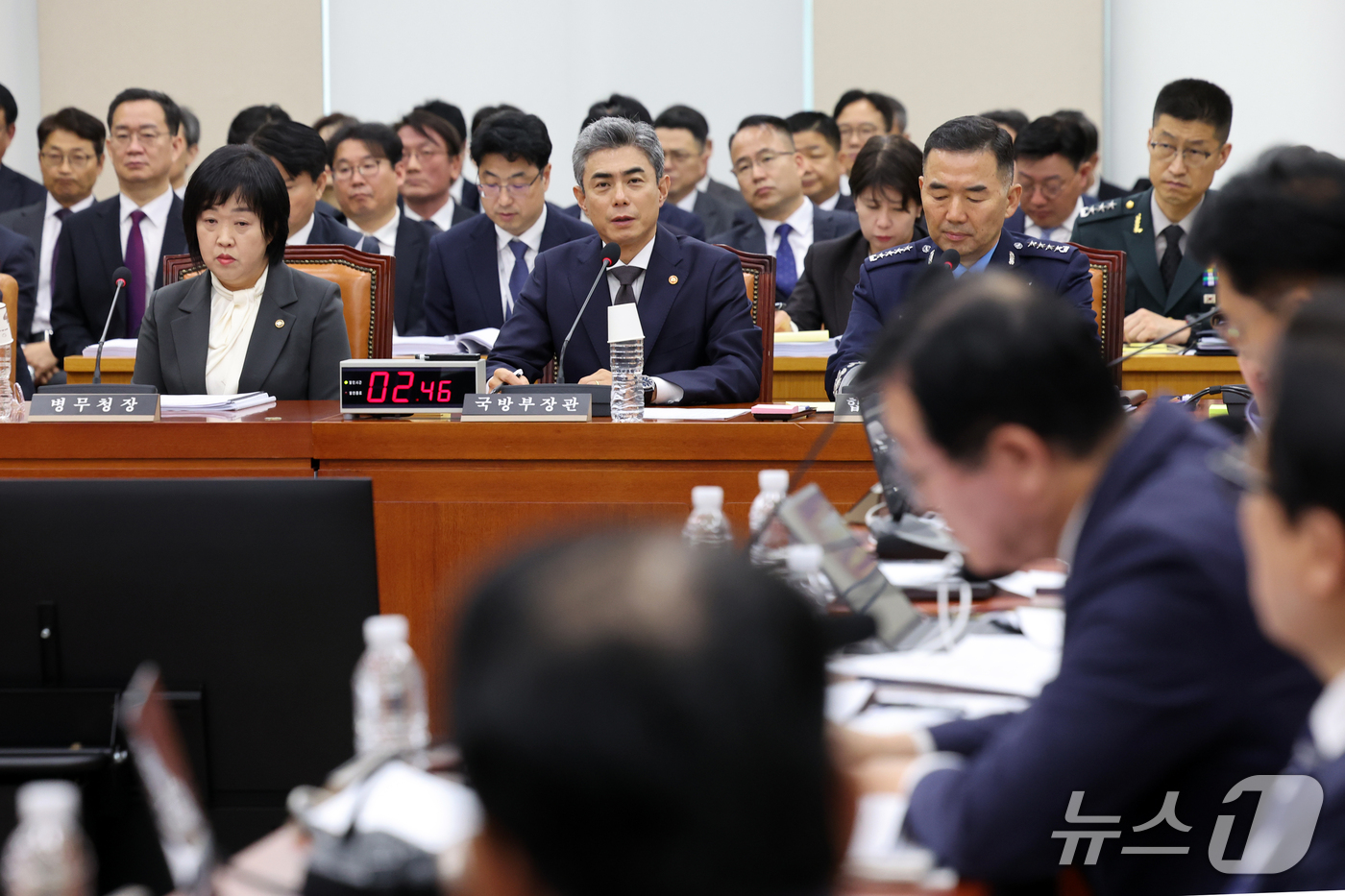 (서울=뉴스1) 황기선 기자 = 강신철 국방부 장관이 26일 서울 여의도 국회 국방위원회에서 열린 국방부 등에 대한 국정감사 종합감사에서 의원 질의에 답하고 있다.  2026.10 …