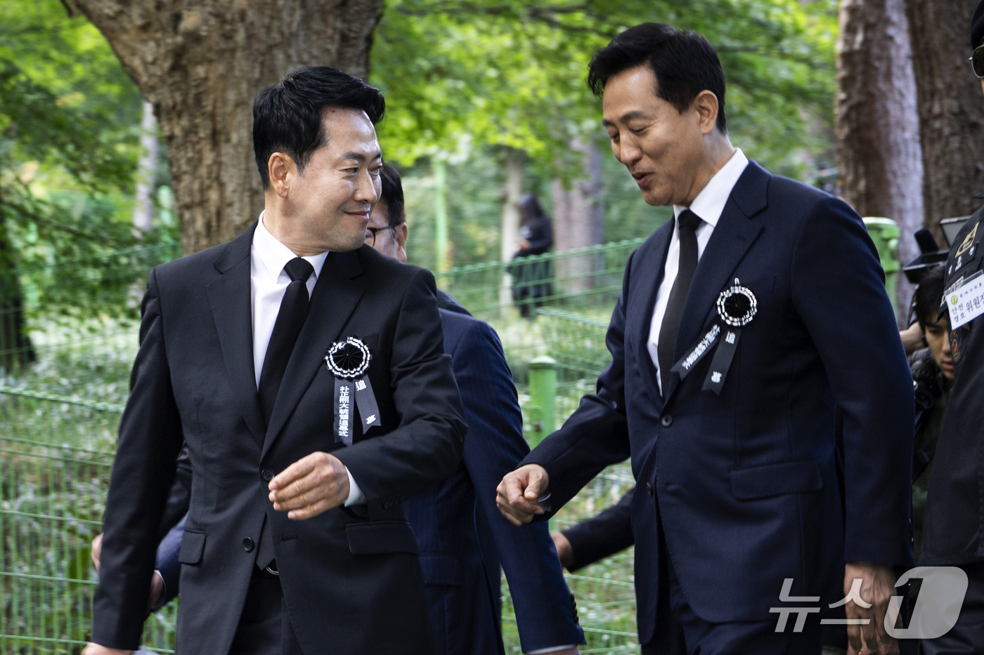 (서울=뉴스1) 오대일 기자 = 장동혁 국민의힘 대표와 오세훈 서울시장이 26일 서울 동작구 국립서울현충원에서 열린 박정희 전 대통령 서거 47주기 추모식에 참석해 박 전 대통령 …