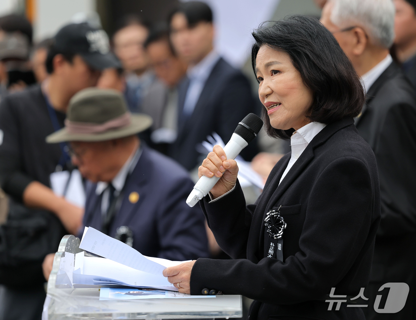 (서울=뉴스1) 오대일 기자 = 이진숙 국민의힘 의원이 26일 서울 동작구 국립서울현충원에서 열린 박정희 전 대통령 서거 47주기 추모식에서 추모사를 하고 있다. (공동취재) 20 …
