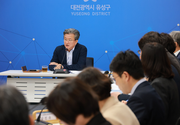 정용래 유성구청장 "인구 감소 해결? 청년이 행복한 도시 만들어야"