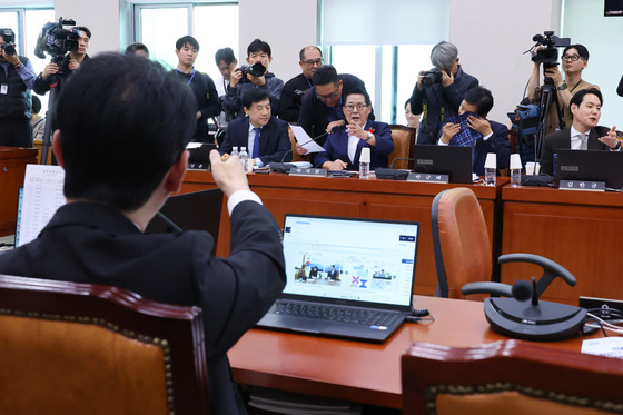 [국감현장]법사위 달군 '김혜경 여사 골프의혹'…주진우 영상재생 불허