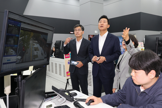 CCTV 관제센터 찾은 오세훈 시장