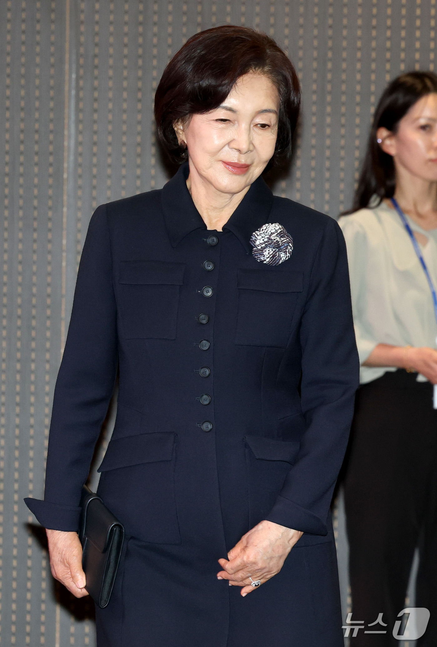 (서울=뉴스1) 이광호 기자 = 홍라희 리움미술관 명예관장이 26일 오후 서울 중구 우리은행 본점에서 열린 대한적집자사 창립 121주년 기념식에 참석하고 있다. 2026.10.26 …