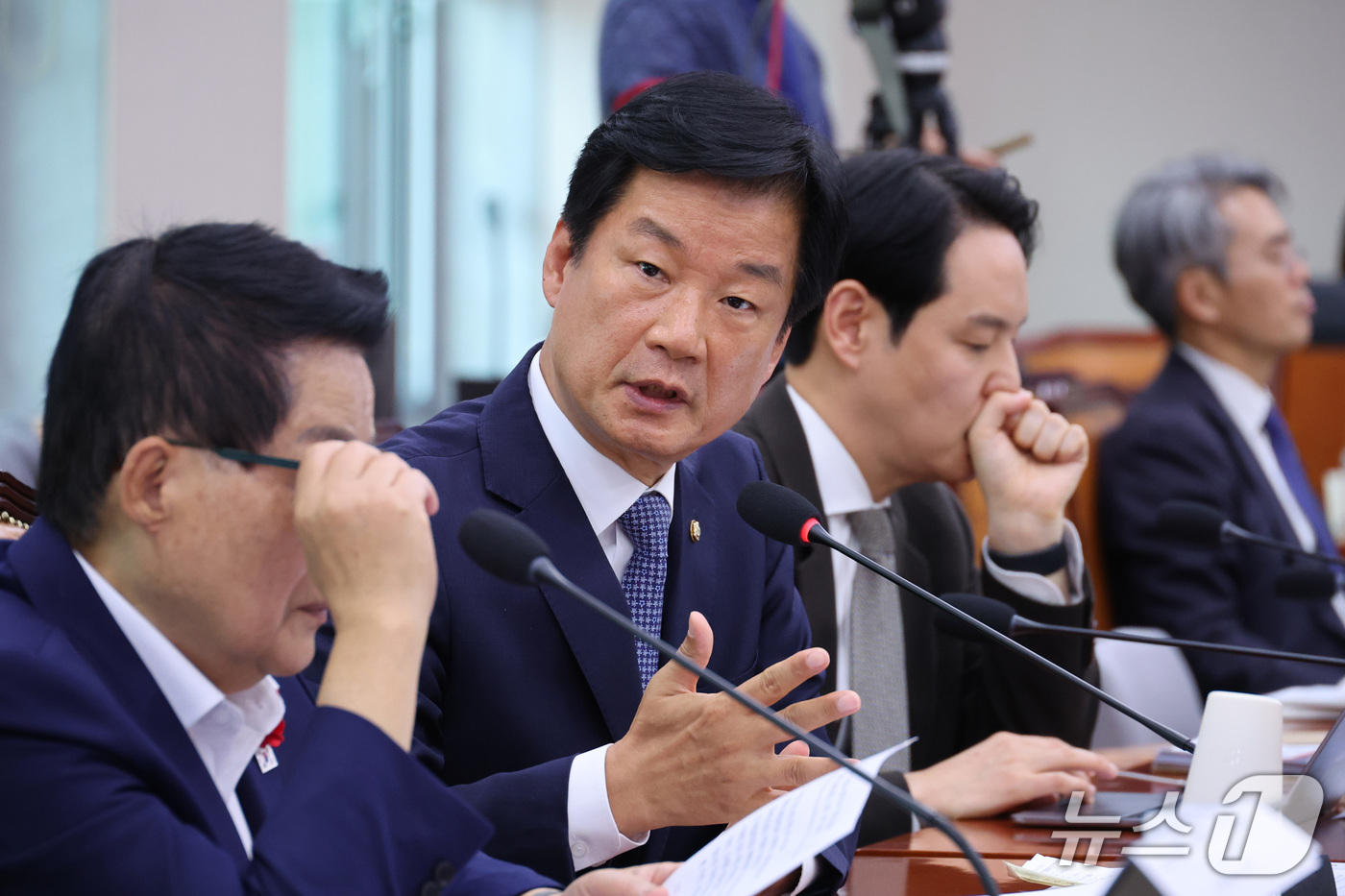(서울=뉴스1) 신웅수 기자 = 박균택 더불어민주당 의원이 26일 서울 여의도 국회에서 열린 법제사법위원회의 법무부 등에 대한 종합감사에서 질의하고 있다. 2026.10.26/뉴스 …