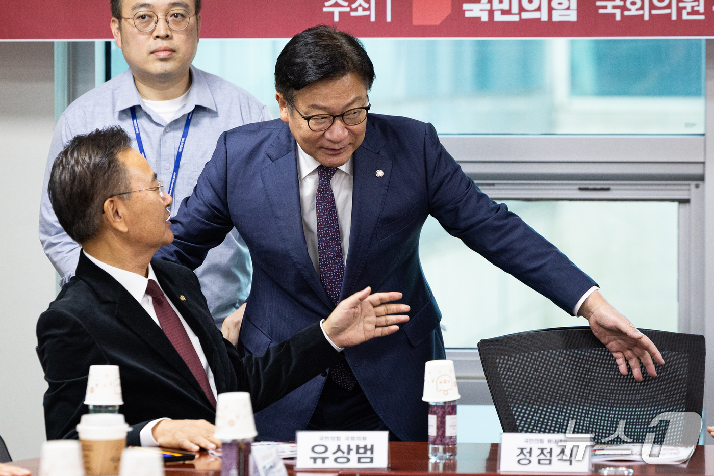 (서울=뉴스1) 유승관 기자 = 정점식 국민의힘 원내대표와 유상범 의원이 26일 서울 여의도 국회 의원회관에서 열린 국회 정책세미나 '누구를 위한 실거주 의무인가 - 전월세 대란 …