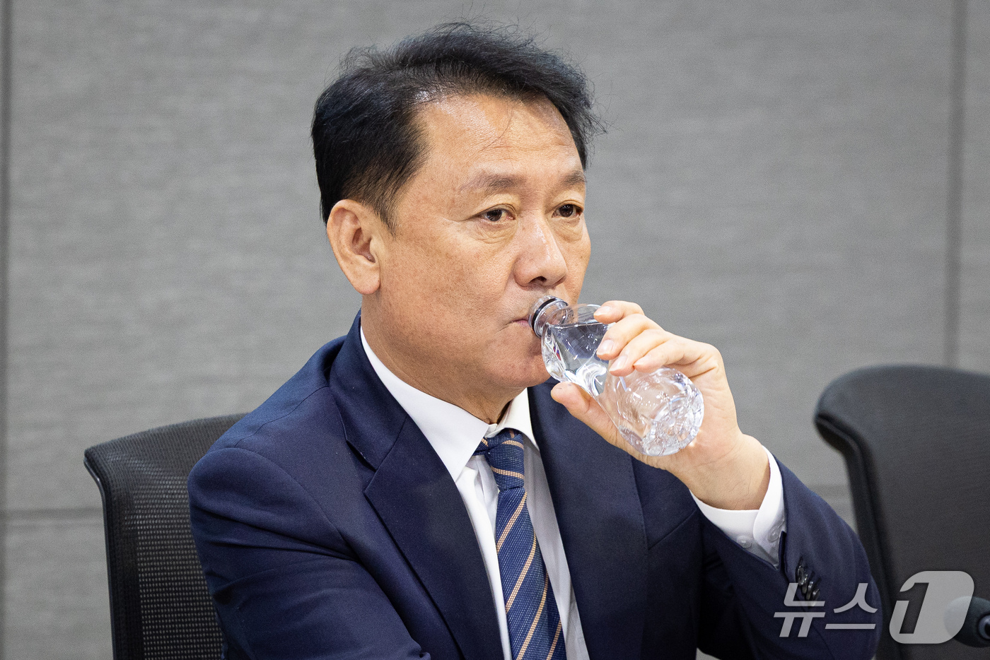 (서울=뉴스1) 유승관 기자 = 이광재 더불어민주당 메가성장특별위원회 수석부위원장이 26일 서울 여의도 국회 의원회관에서 열린 메가성장특별위원회-정부 '메가성장 전략 간담회'에서 …