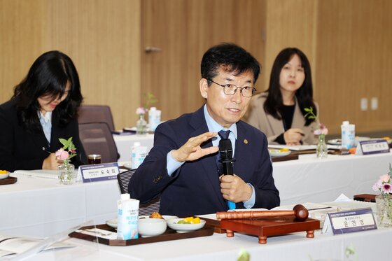 본문 이미지 - 윤건영 충북교육감이 26일 충청권 교육감 정책협의회에서 발언하고 있다.(충북교육청. 재판매 및 DB 금지) 2026.10.26/뉴스1
