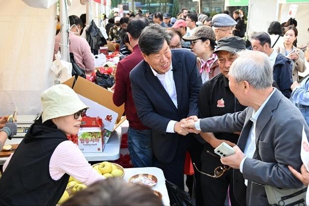 서울광장서 '안동장터' 개막…김의승 전 서울시 부시장도 참석