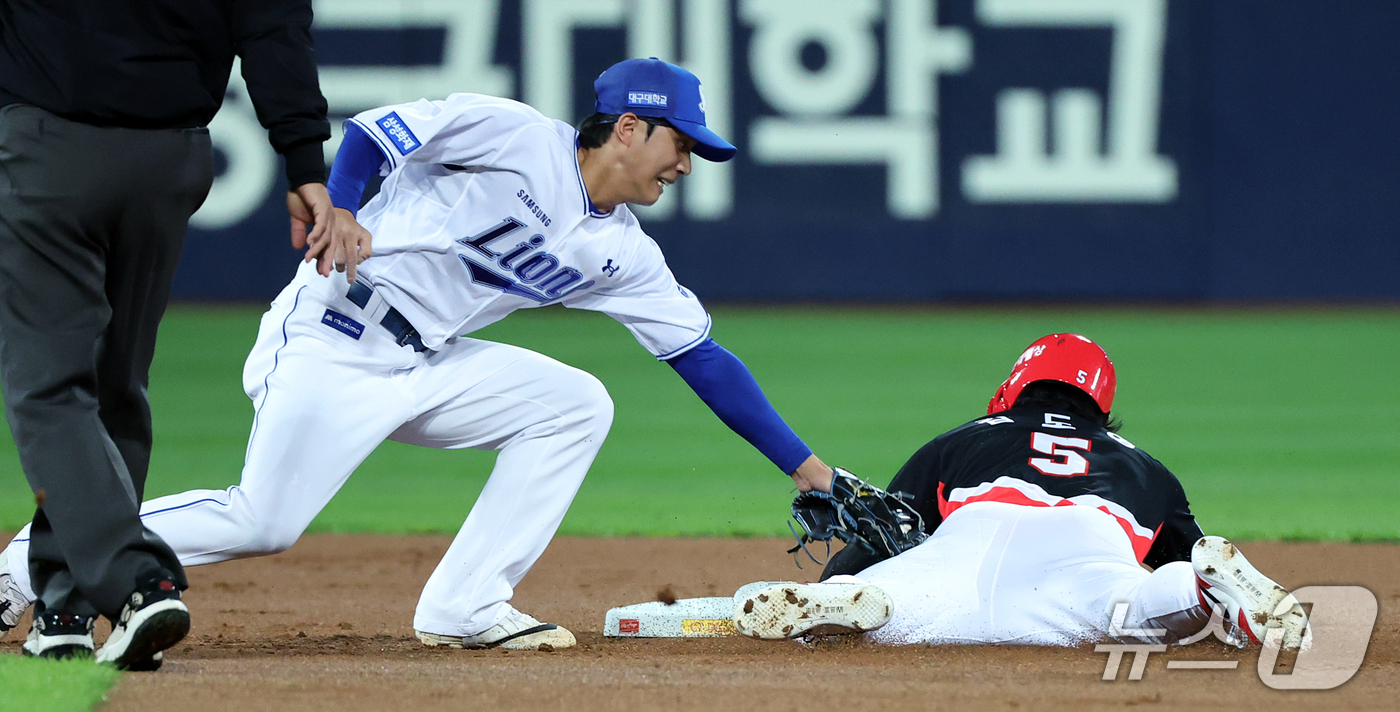 (대구=뉴스1) 김진환 기자 = 26일 오후 대구 삼성라이온즈파크에서 열린 프로야구 2026 신한 SOL KBO 포스트시즌 플레이오프 1차전 KIA 타이거즈와 삼성 라이온즈의 경기 …
