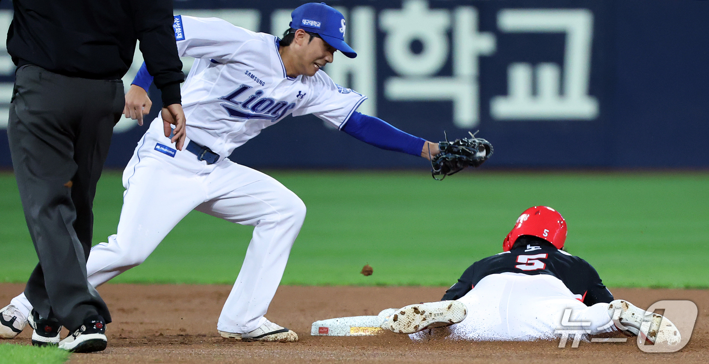 (대구=뉴스1) 김진환 기자 = 26일 오후 대구 삼성라이온즈파크에서 열린 프로야구 2026 신한 SOL KBO 포스트시즌 플레이오프 1차전 KIA 타이거즈와 삼성 라이온즈의 경기 …