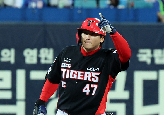 나성범, 적시 2루타 치고 환호!
