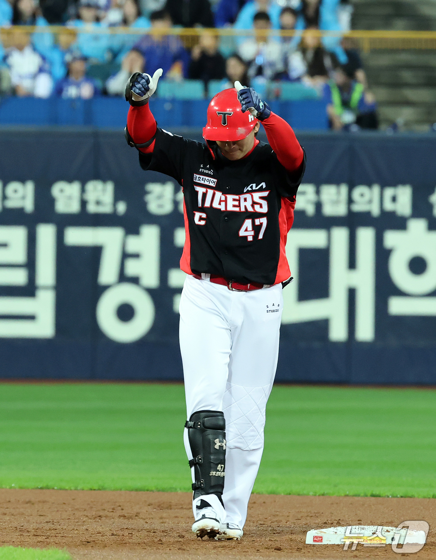 (대구=뉴스1) 김진환 기자 = 26일 오후 대구 삼성라이온즈파크에서 열린 프로야구 2026 신한 SOL KBO 포스트시즌 플레이오프 1차전 KIA 타이거즈와 삼성 라이온즈의 경기 …