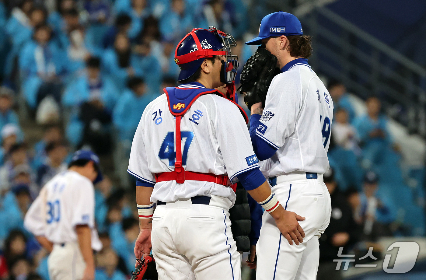 (대구=뉴스1) 김진환 기자 = 26일 오후 대구 삼성라이온즈파크에서 열린 프로야구 2026 신한 SOL KBO 포스트시즌 플레이오프 1차전 KIA 타이거즈와 삼성 라이온즈의 경기 …