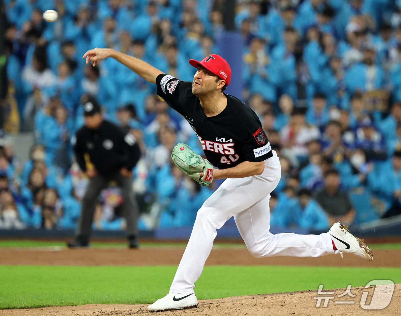 (대구=뉴스1) 김진환 기자 = 26일 오후 대구 삼성라이온즈파크에서 열린 프로야구 2026 신한 SOL KBO 포스트시즌 플레이오프 1차전 KIA 타이거즈와 삼성 라이온즈의 경기 …