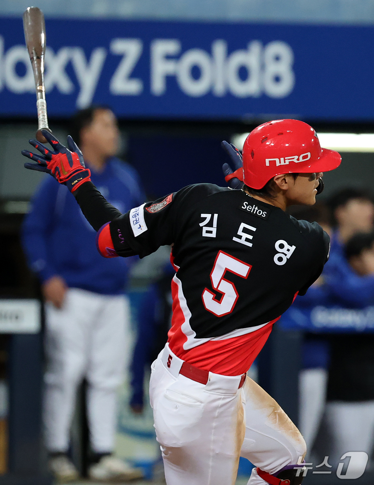 (대구=뉴스1) 김진환 기자 = 26일 오후 대구 삼성라이온즈파크에서 열린 프로야구 2026 신한 SOL KBO 포스트시즌 플레이오프 1차전 KIA 타이거즈와 삼성 라이온즈의 경기 …
