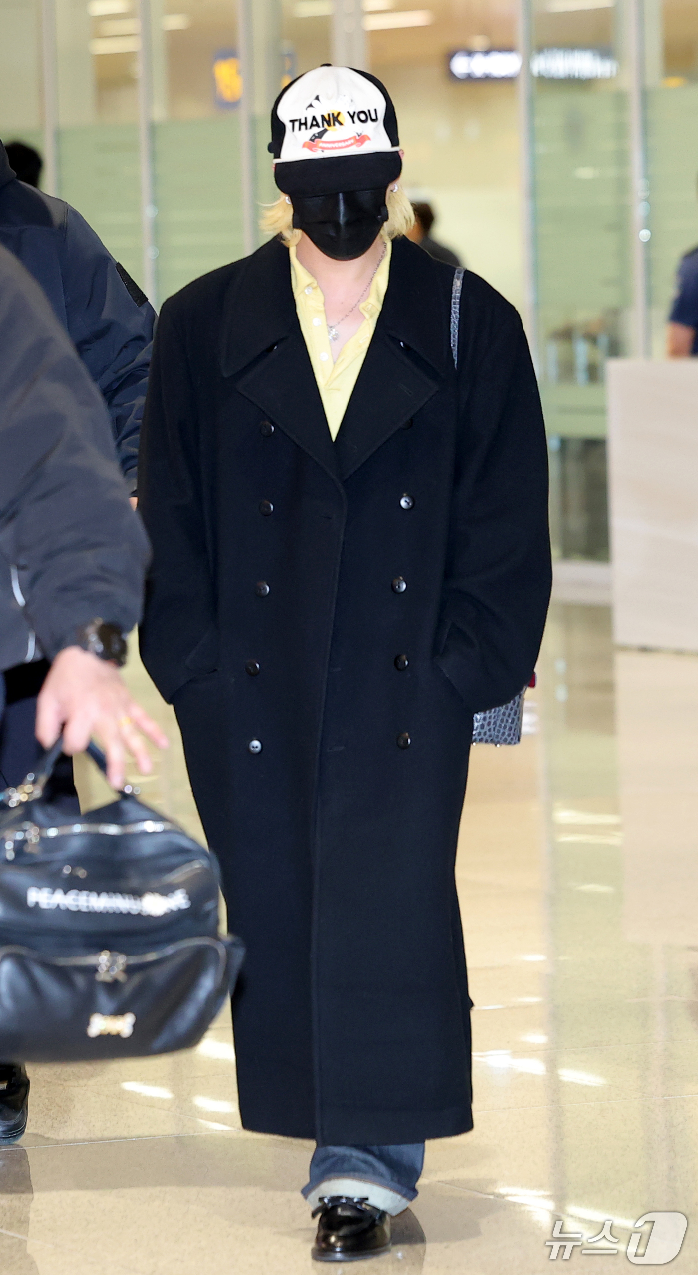 (인천공항=뉴스1) 권현진 기자 = 빅뱅 지드래곤이 베트남 하노이 일정을 마치고  26일 인천국제공항을 통해 입국하고 있다. 2026.10.26/뉴스1