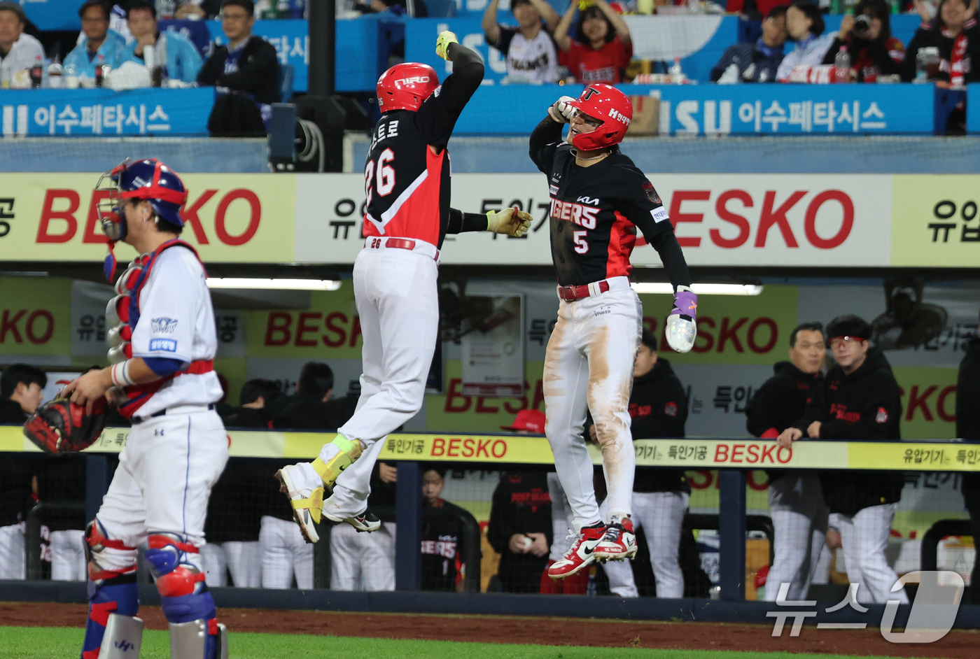 (대구=뉴스1) 박지혜 기자 = 26일 오후 대구 삼성라이온즈파크에서 열린 프로야구 2026 신한 SOL KBO 포스트시즌 플레이오프 1차전 KIA 타이거즈와 삼성 라이온즈의 경기 …