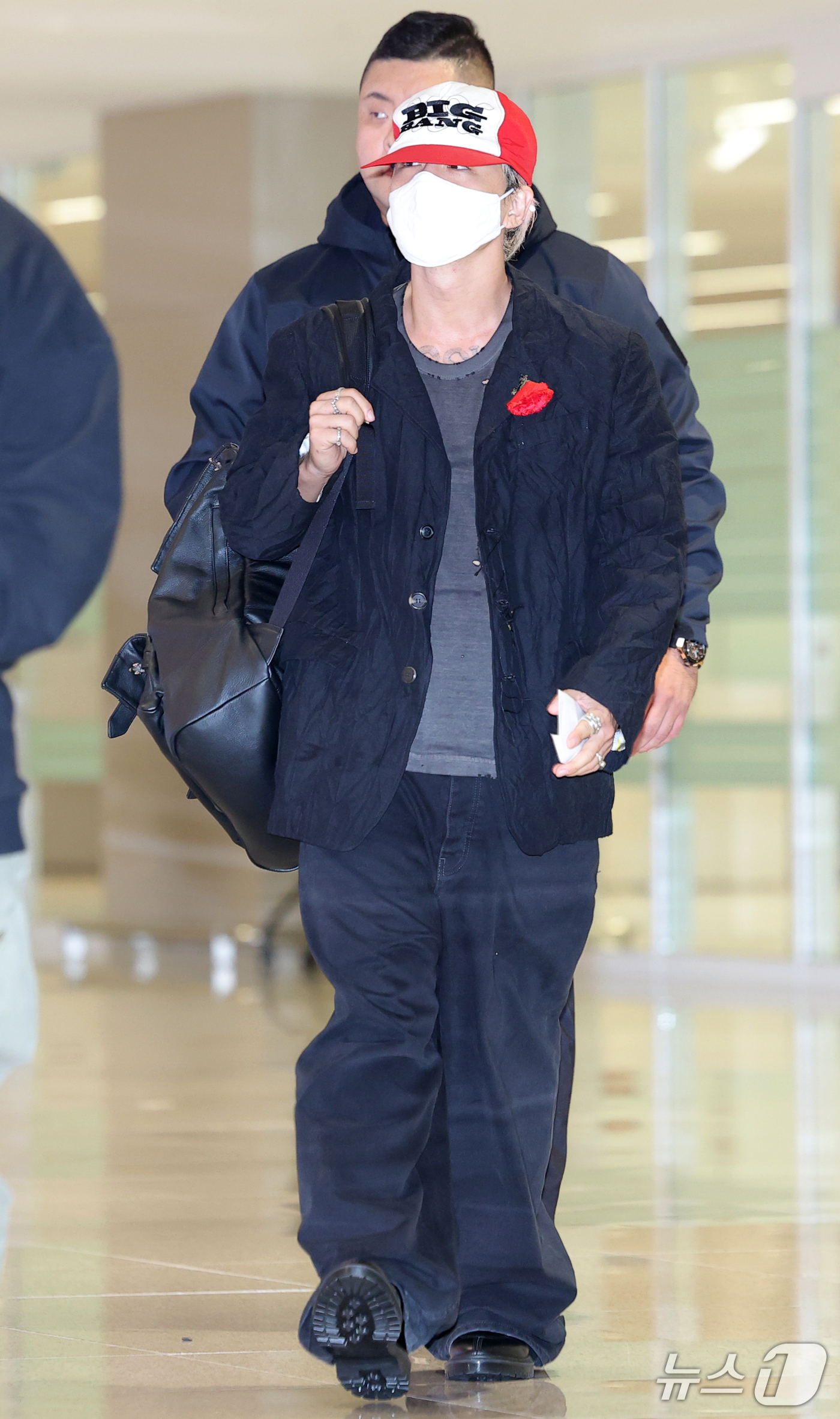 (인천공항=뉴스1) 권현진 기자 = 빅뱅 태양이 베트남 하노이 일정을 마치고  26일 인천국제공항을 통해 입국하고 있다. 2026.10.26/뉴스1