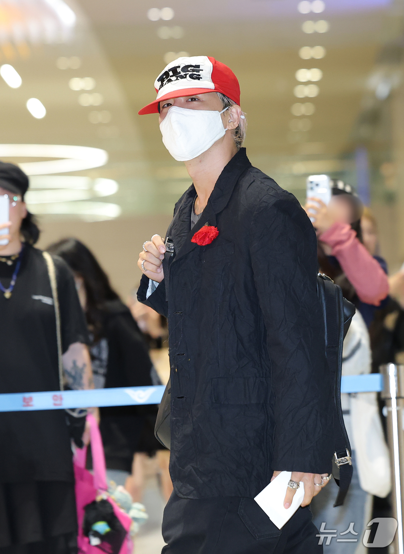 (인천공항=뉴스1) 권현진 기자 = 빅뱅 태양이 베트남 하노이 일정을 마치고  26일 인천국제공항을 통해 입국하고 있다. 2026.10.26/뉴스1
