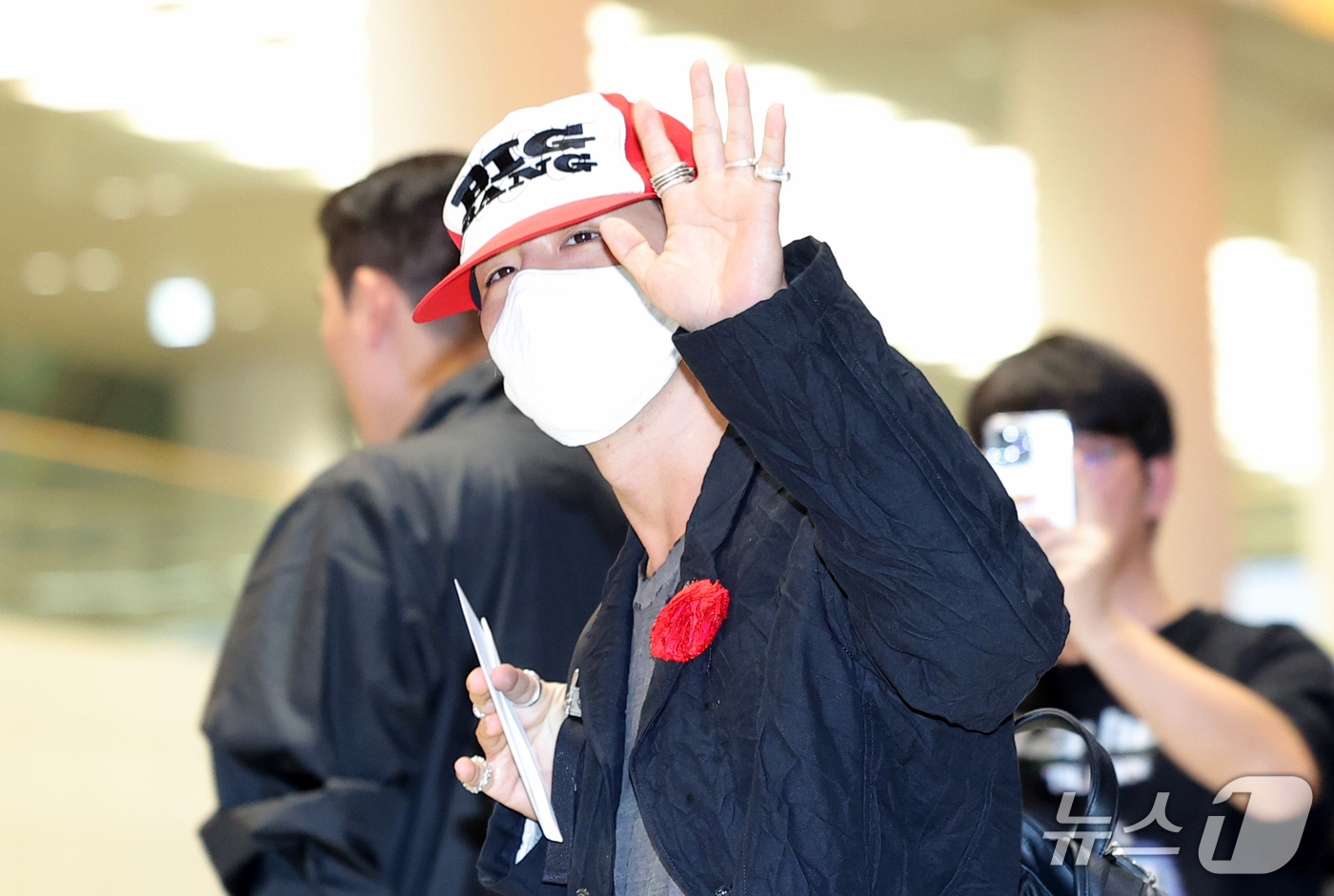 (인천공항=뉴스1) 권현진 기자 = 빅뱅 태양이 베트남 하노이 일정을 마치고  26일 인천국제공항을 통해 입국하고 있다. 2026.10.26/뉴스1